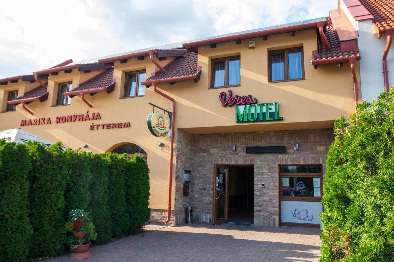 Veres Motel Veresegyhaz Exterior photo